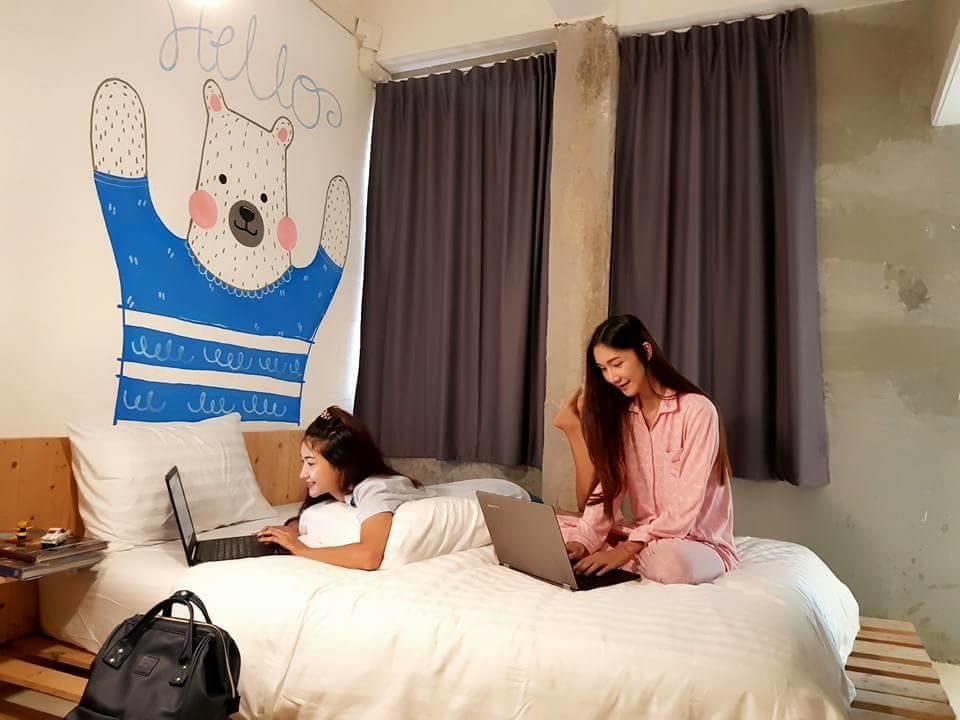 Pastelhouse Hostel (Adults Only) Bangkok Bagian luar foto